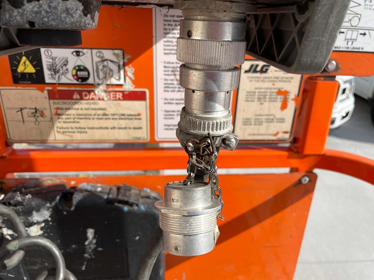 2014-jlg-2630es-image-33