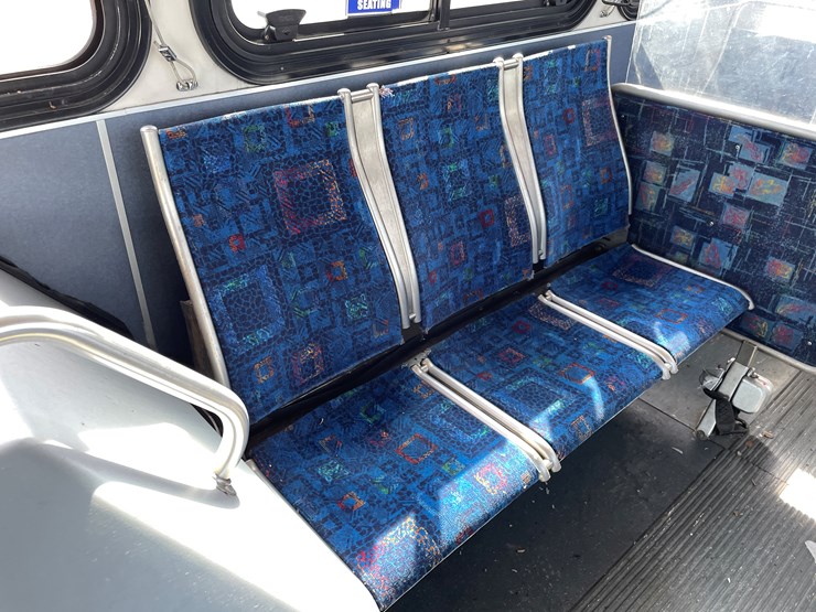 #167-•-2004-gillig-passenger-bus-(has-wi-title)-image-48