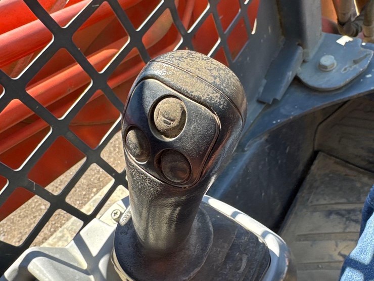 2015-kubota-svl75-2-image-19