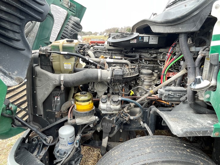 #113-•-2017-freightliner-single-axle-day-cab-semi-tractor-(has-wi-title)-image-41