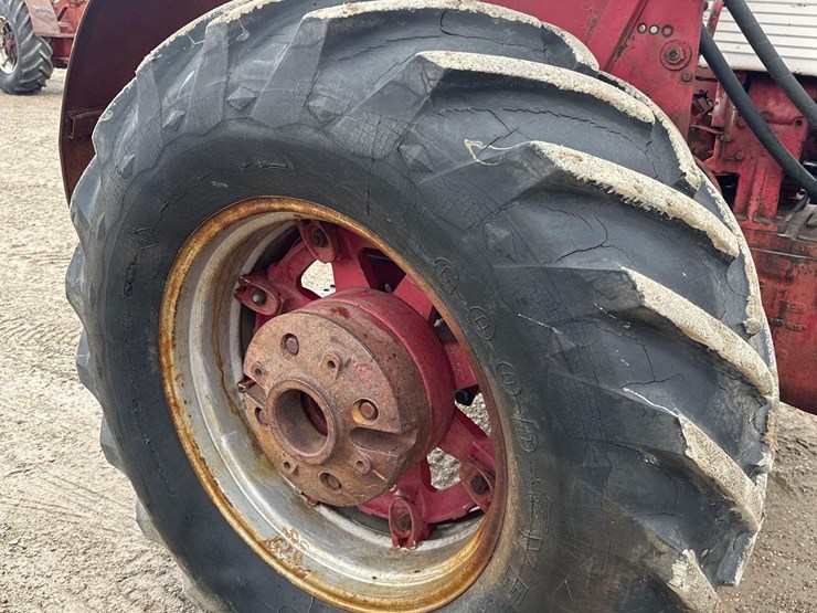 case-ih-560-image-6