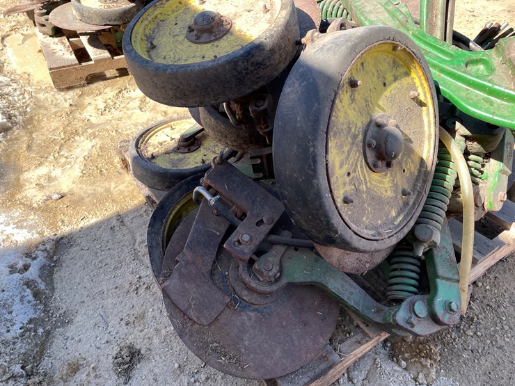 #3956-•-(12)-john-deere-single-disc-culters-image-21