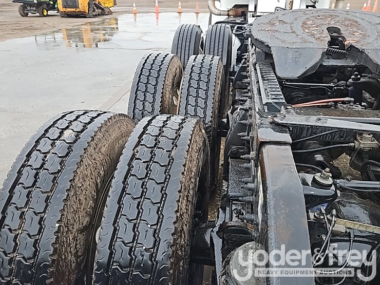 2014-peterbilt-579-image-19