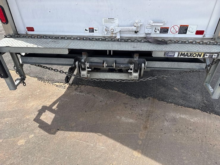 2022-isuzu-nrr-image-15