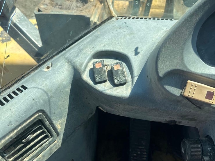 2004-komatsu-wa250-5l-image-30