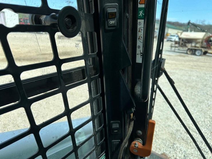 2022-bobcat-t770-image-26