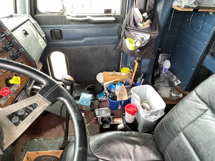 1999-peterbilt-377-image-64