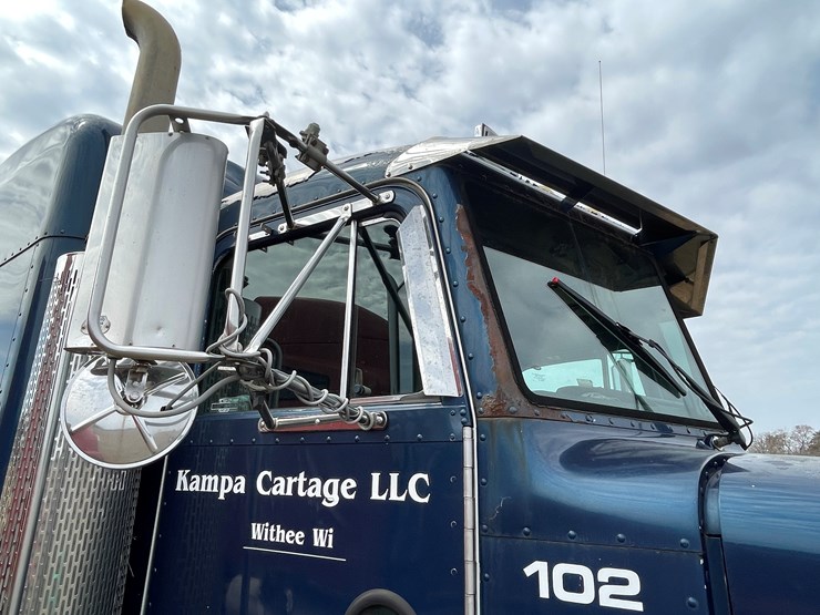 1999-peterbilt-377-image-43