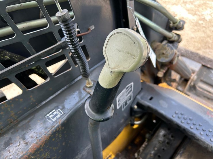 new-holland-l180-image-22