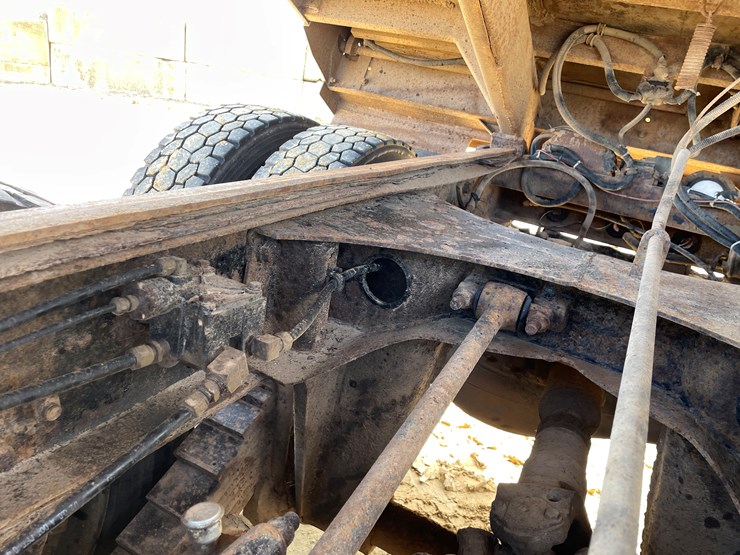 #401-•-1991-mac-rb688s-dump-truck-(has-mn-title)-image-79