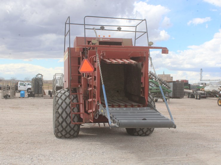 hesston-4910-image-3