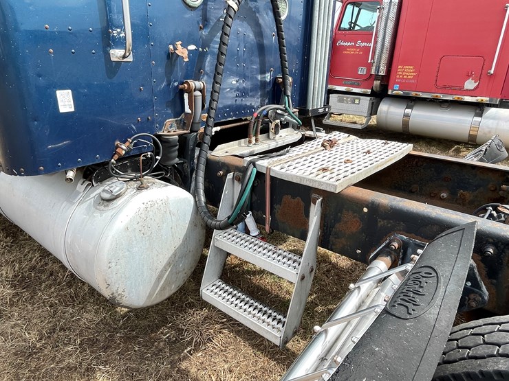 1999-peterbilt-377-image-16