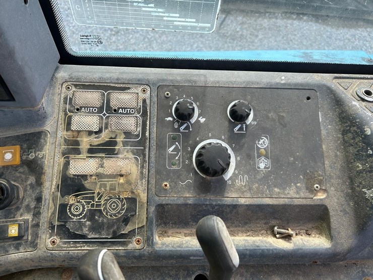 new-holland-tm135-image-26