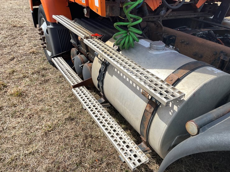 #123-•-2006-volvo-day-cab-semi-tractor-(has-wi-title)-image-54