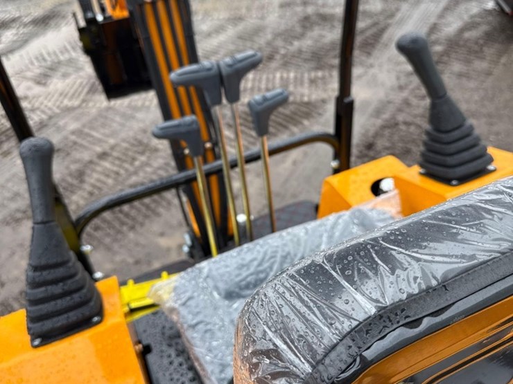 new-vicsec-co-mini-excavator-model-vc15-image-6