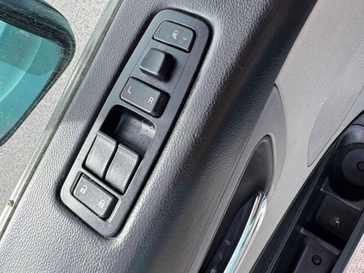 2023-peterbilt-579-image-29