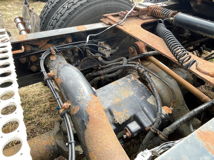 #128-•-2003-western-star-sleeper-cab-semi-tractor-(has-wi-title)-(non-runner)-image-28