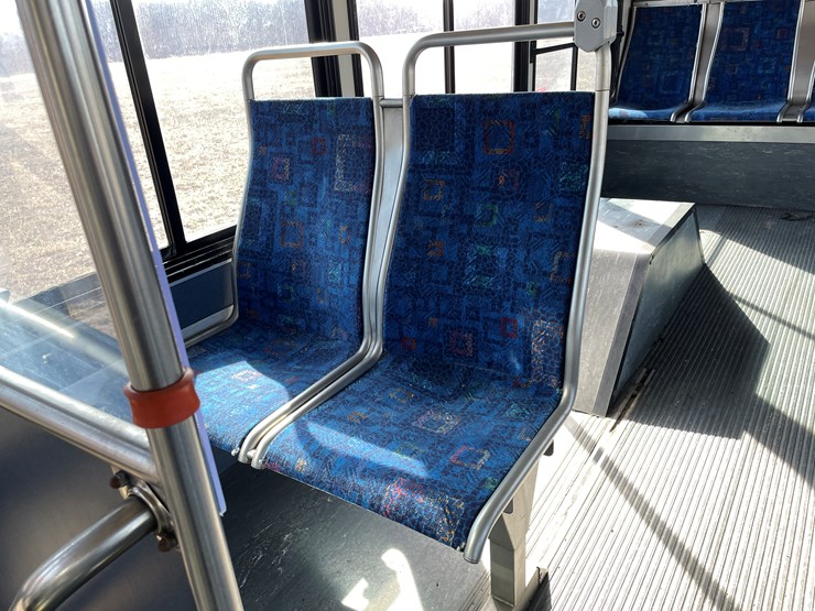 #167-•-2004-gillig-passenger-bus-(has-wi-title)-image-38