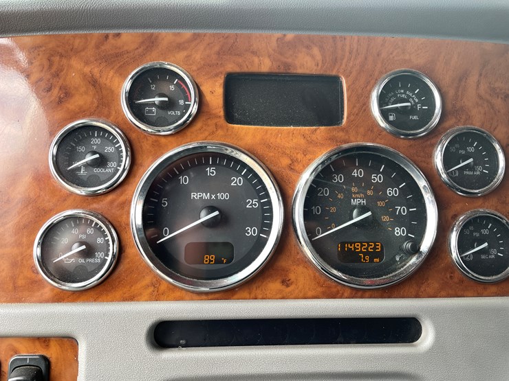 2008-peterbilt-386-image-67