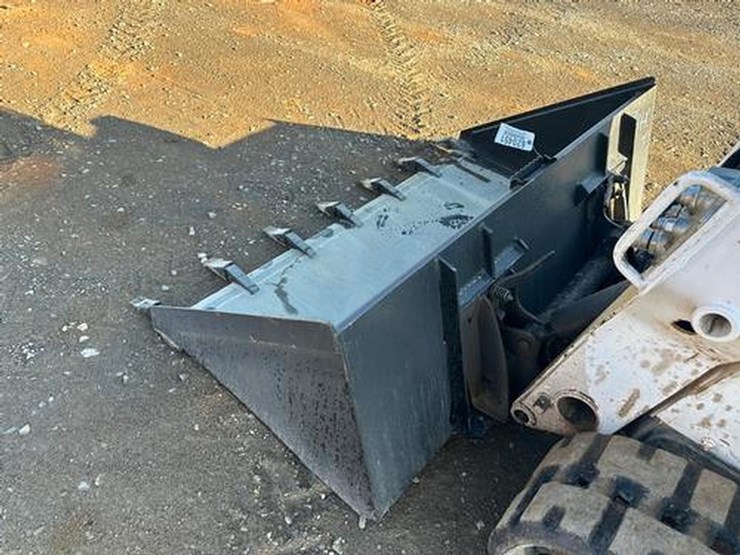 wildcat-74"-skid-steer-high-capacity-tooth-bucket-image-7