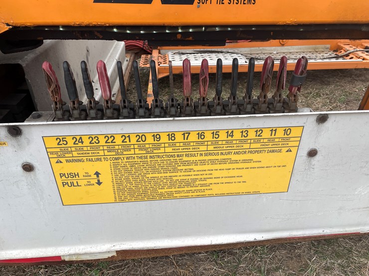 #110-•-2014-volvo-car-hauler-semi-and-trailer-(has-wi-title)-image-39