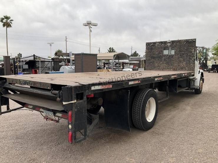 1996-freightliner-fl70-image-5