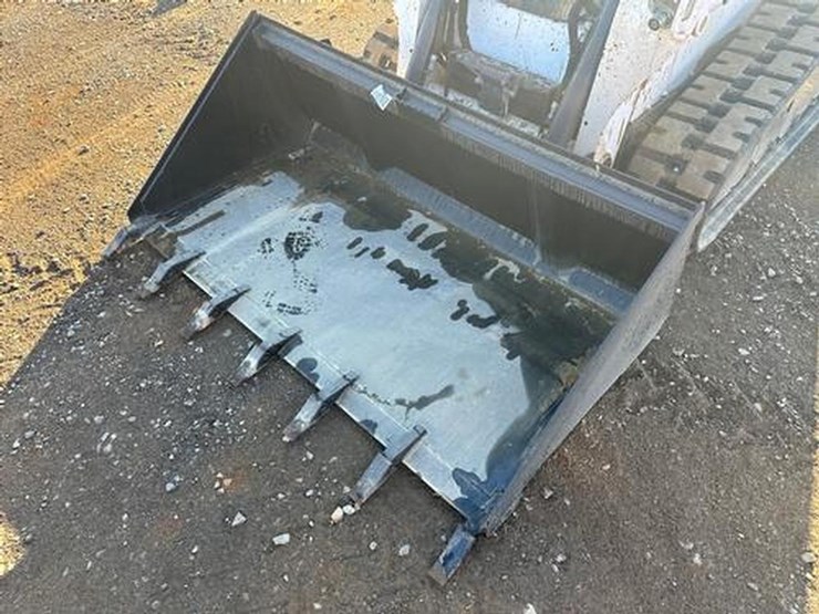 wildcat-74"-skid-steer-high-capacity-tooth-bucket-image-1