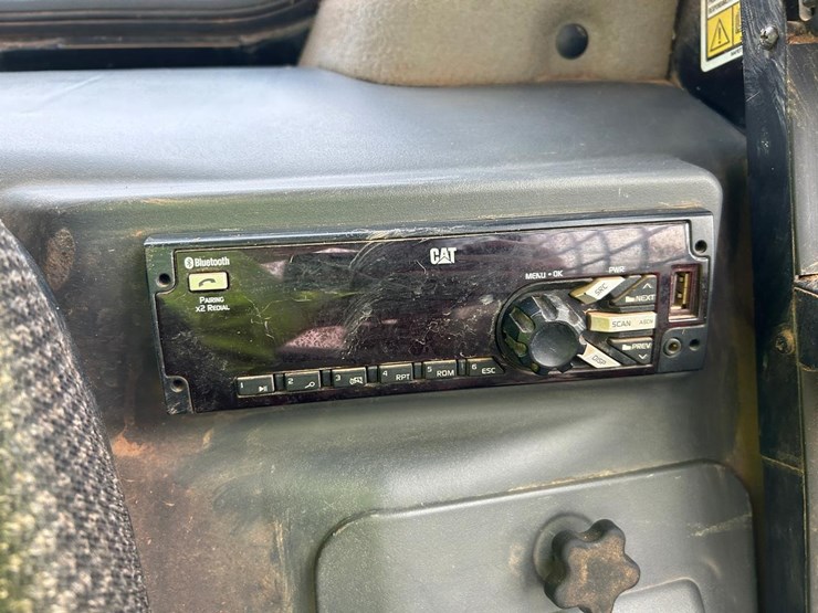 2017-caterpillar-259d-image-28