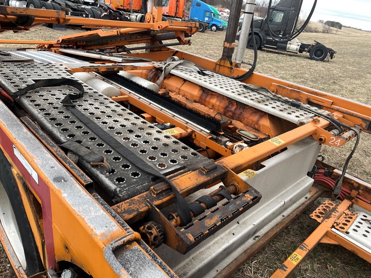 #110-•-2014-volvo-car-hauler-semi-and-trailer-(has-wi-title)-image-41