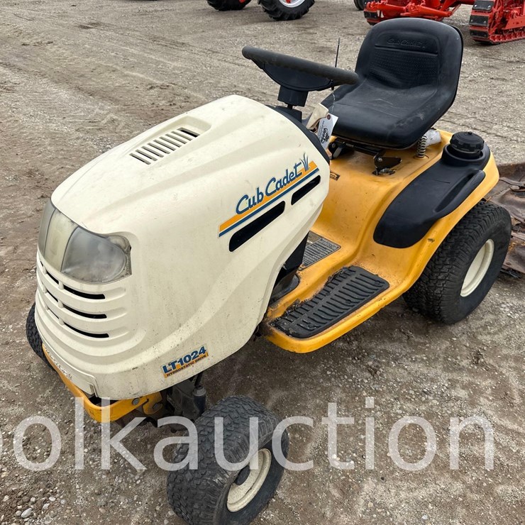 CUB CADET LT1024