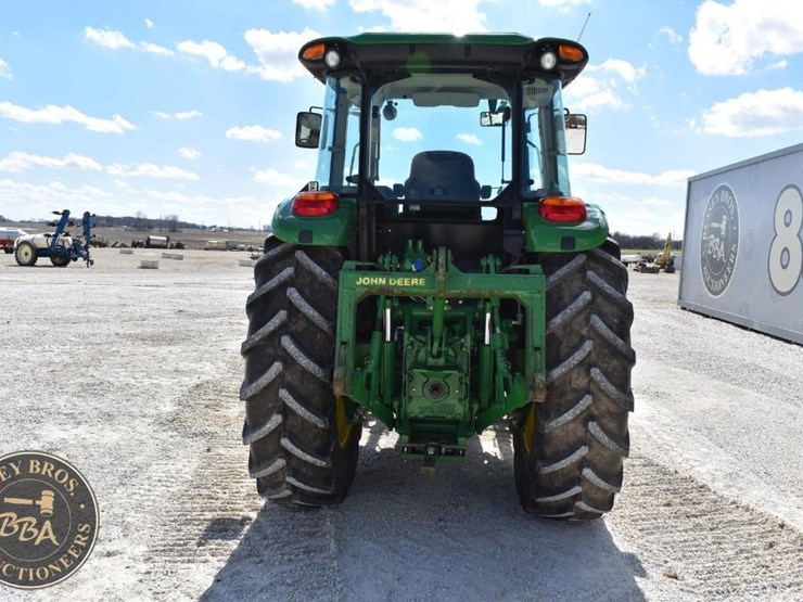 2014-john-deere-6140d-image-10