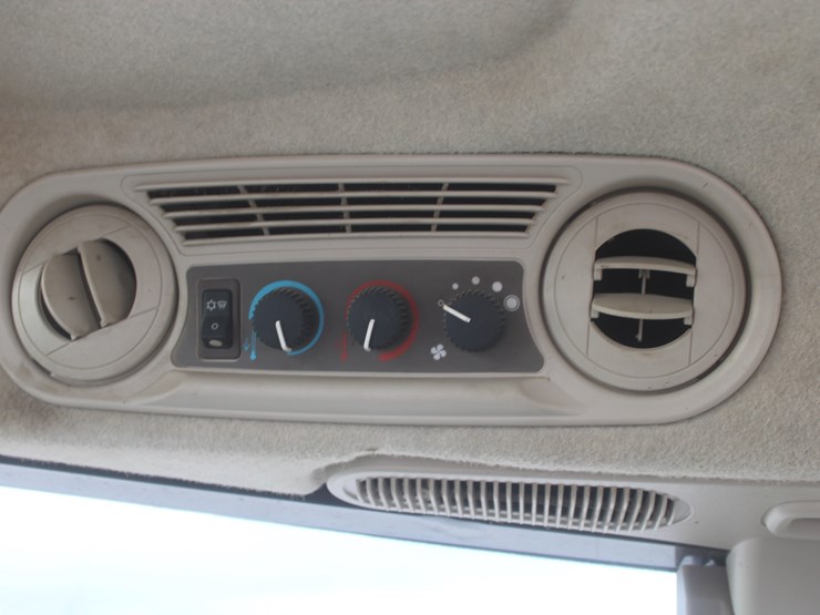 2013-john-deere-5100e-image-39