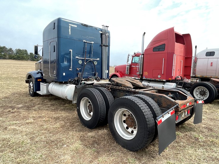 1999-peterbilt-377-image-7