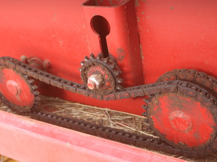 new-holland-580-image-19