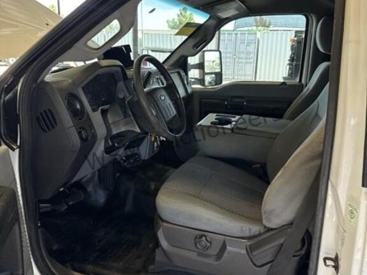 2014-ford-f550-image-22