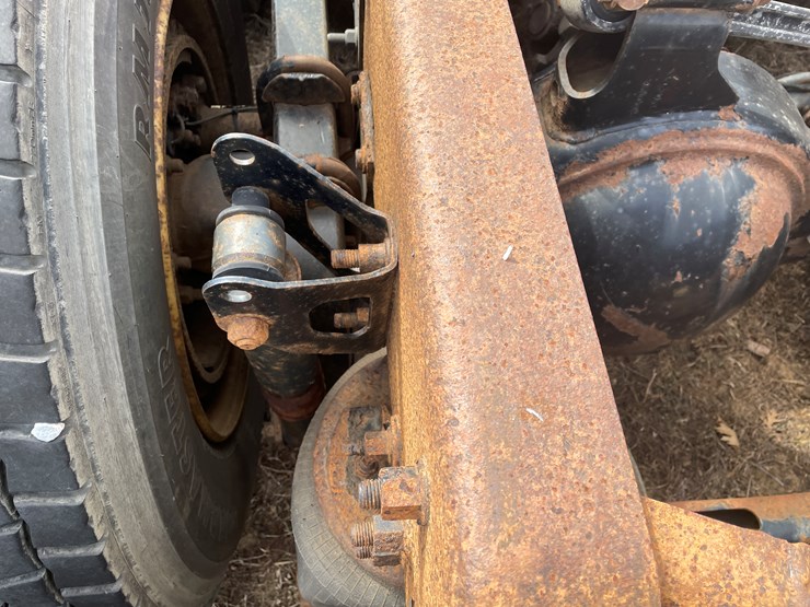 #122-•-2009-volvo-day-cab-semi-tractor-(has-wi-title)-image-41