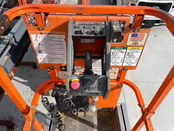 2014-jlg-2630es-image-29