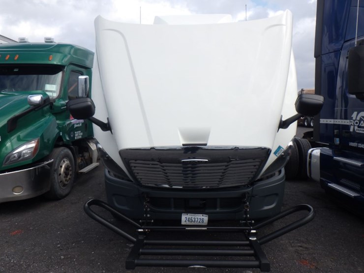 2018-freightliner-cascadia-125-image-22