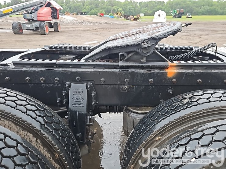 2014-peterbilt-579-image-8