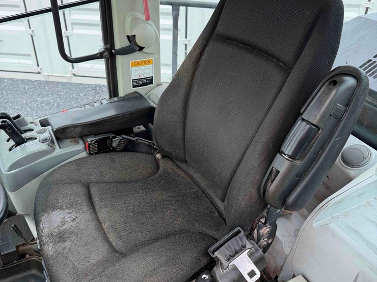 2019-hitachi-zw310-6-image-23