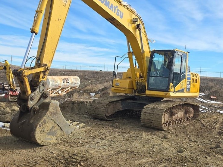 2018-komatsu-pc210-lc-11-image-1