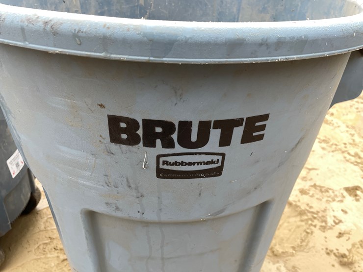 #3947-•-(3)-poly-trash-barrels-image-4