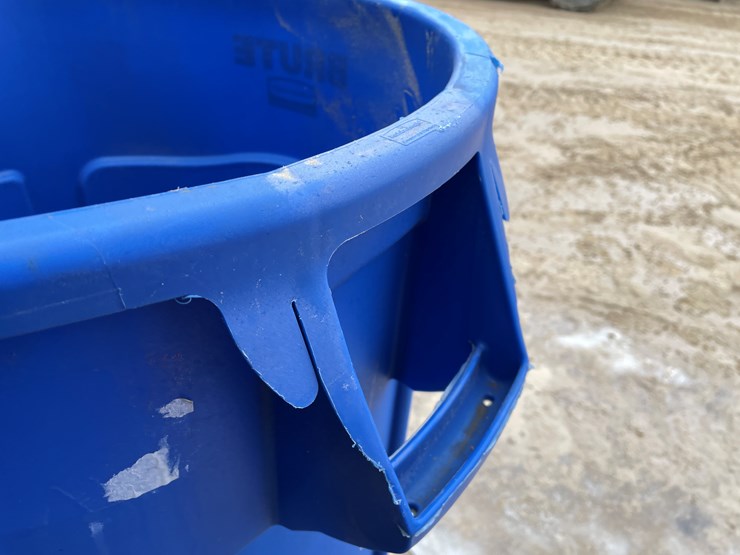 #3946-•-(2)-rubbermaid-brute-55-gallon-trash-barrels-image-11