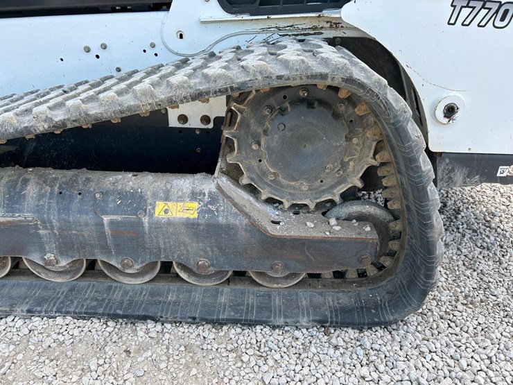 2022-bobcat-t770-image-18