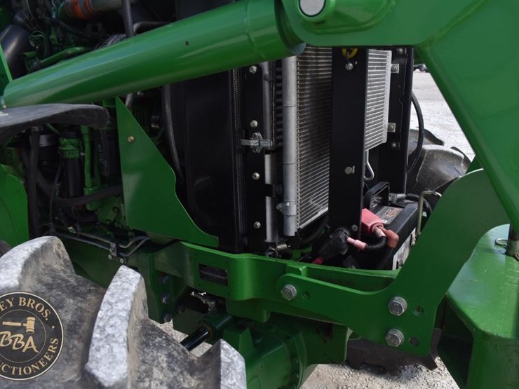 2014-john-deere-6140d-image-34