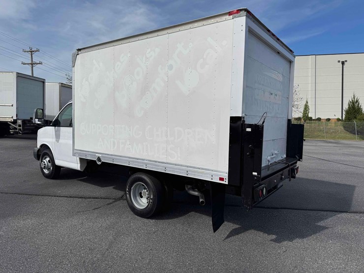 2009-chevrolet-3500-image-3