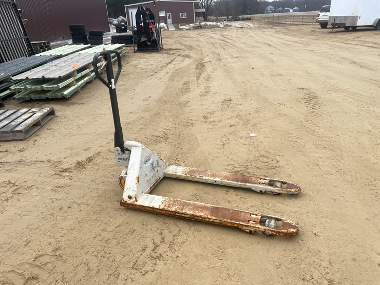 #3916-•-crown-5,000-lbs.-pallet-jack-image-4