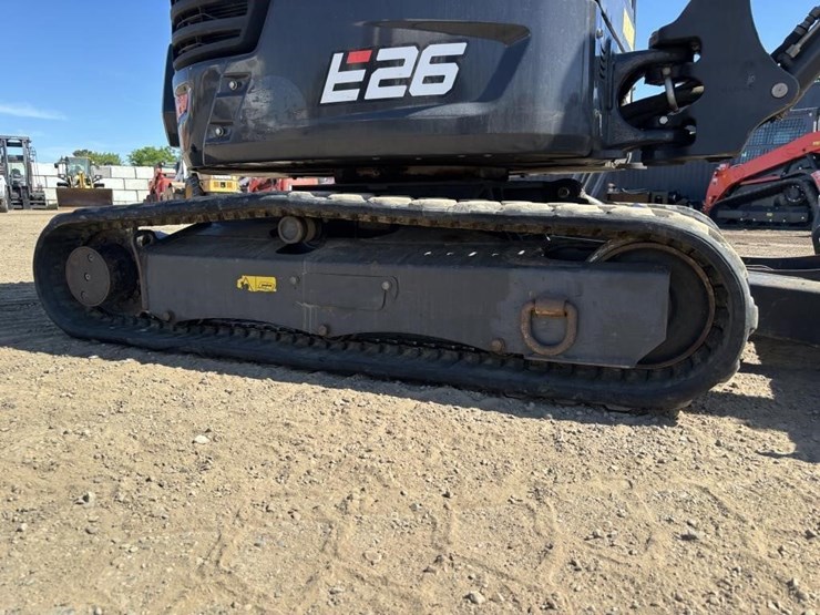 2020-bobcat-e26-image-23