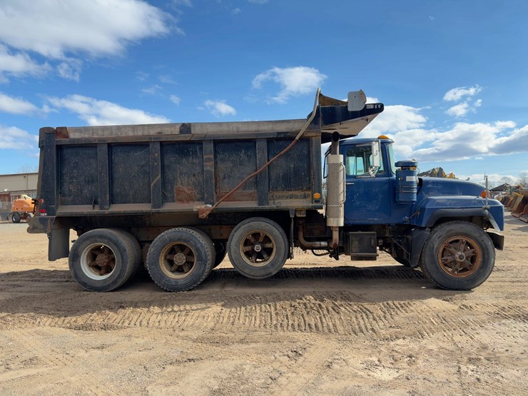 1998-mack-rd690s-image-6