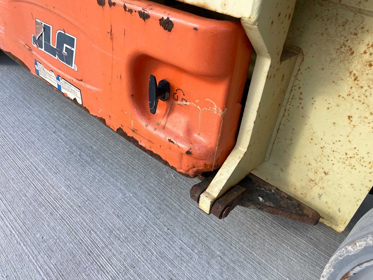 2014-jlg-2630es-image-10